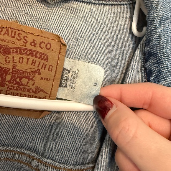 Vintage Levi’s Relaxed Denim Trucker Jacket - Picture 6 of 6